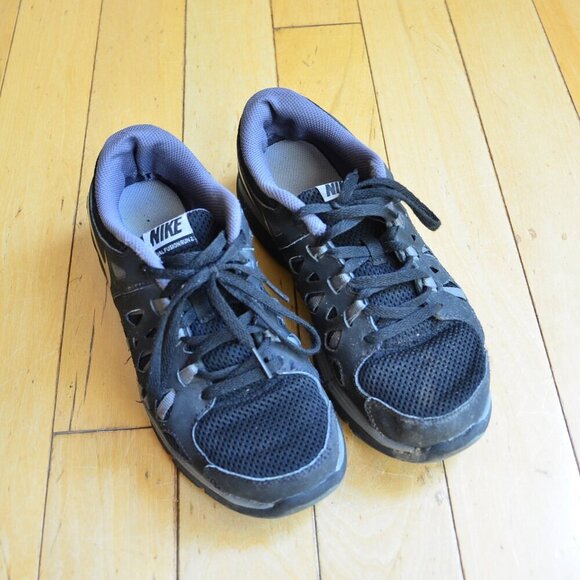 Nike Shoes Size 5.5Y - Picture 1 of 8